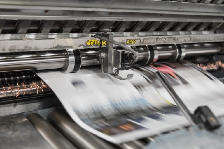 Exploring the World Through Instant News Feeds